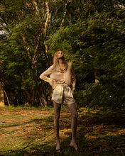 Carregar imagem no visualizador da galeria, Shorts Seda Sol
