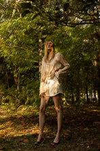 Carregar imagem no visualizador da galeria, Shorts Seda Sol
