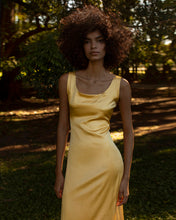 Load image into Gallery viewer, Vestido Lumina
