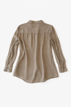 Load image into Gallery viewer, Camisa Seda Lua
